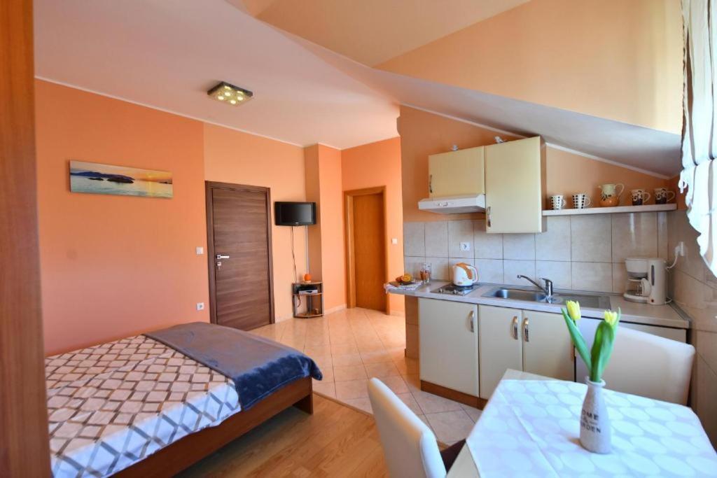 Apartments Vila Miranda Vodice Exterior foto
