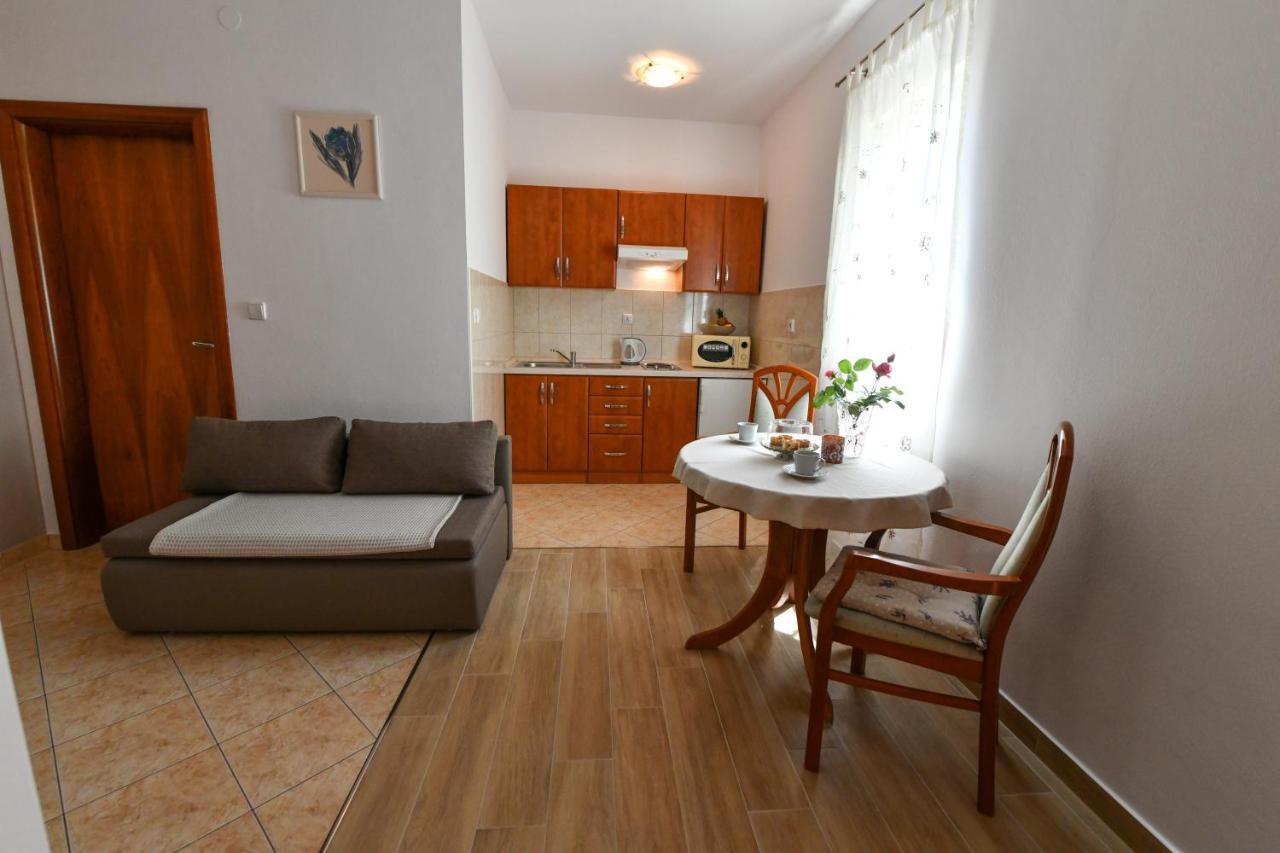 Apartments Vila Miranda Vodice Exterior foto