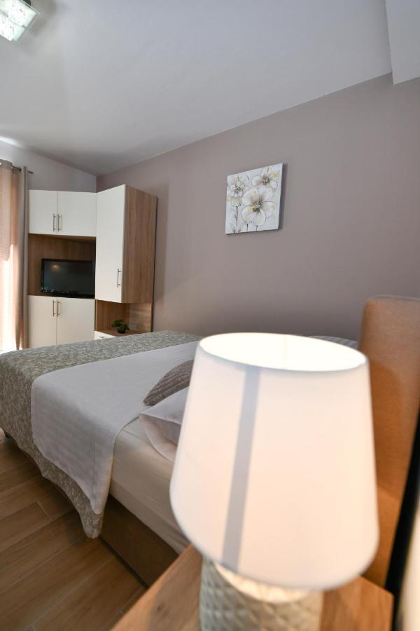 Apartments Vila Miranda Vodice Exterior foto